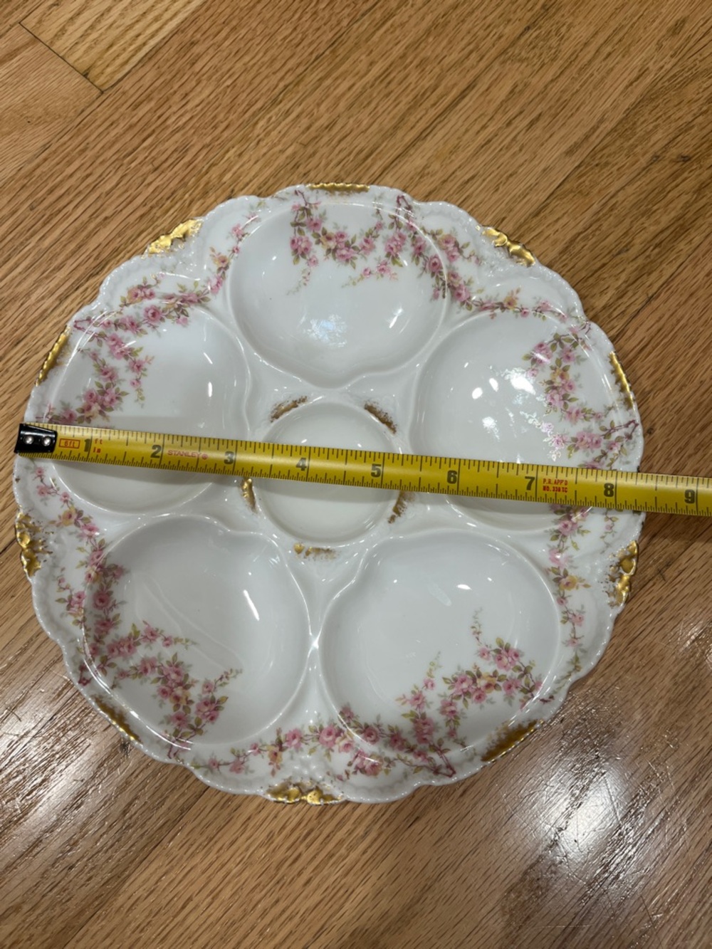 Limoges White Porcelain Floral Oyster Plate with Pink Rose Sprays and Gold Trim - Picture 12 of 12